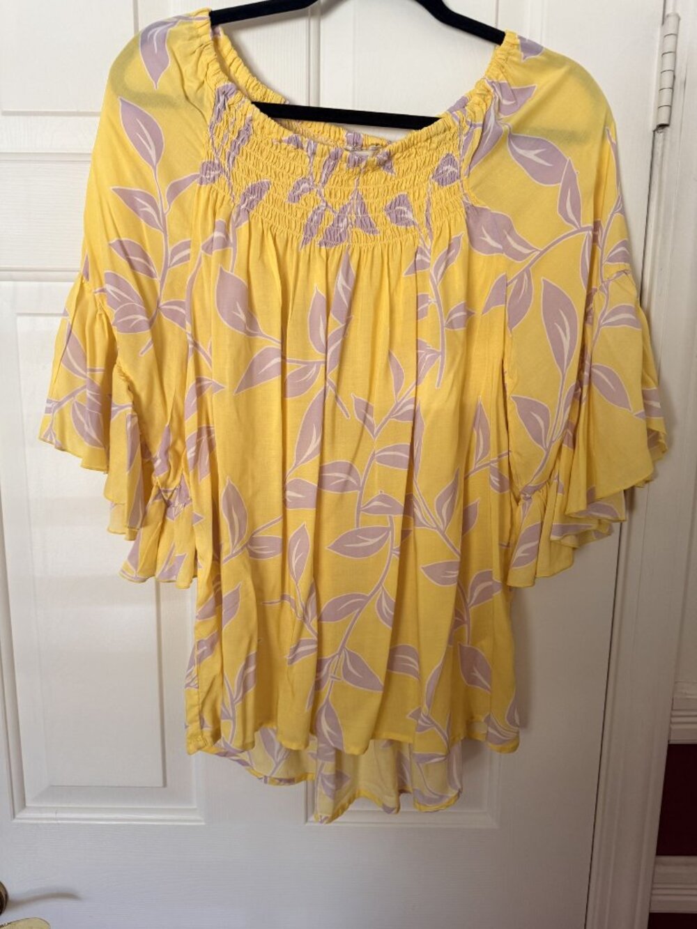 Yellow Leaf Print Ruffle Sleeve Blouse Smocked Neck 100% Rayon Womens Size Large